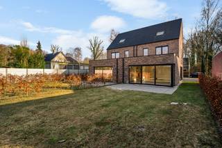 Halfopen nieuwbouwwoning met 4 à 5 SLPKS en grote tuin in Kapellen!Deze prachtige BEN-woning is rustig doch centraal gelegen in Kapellen. Echter is...