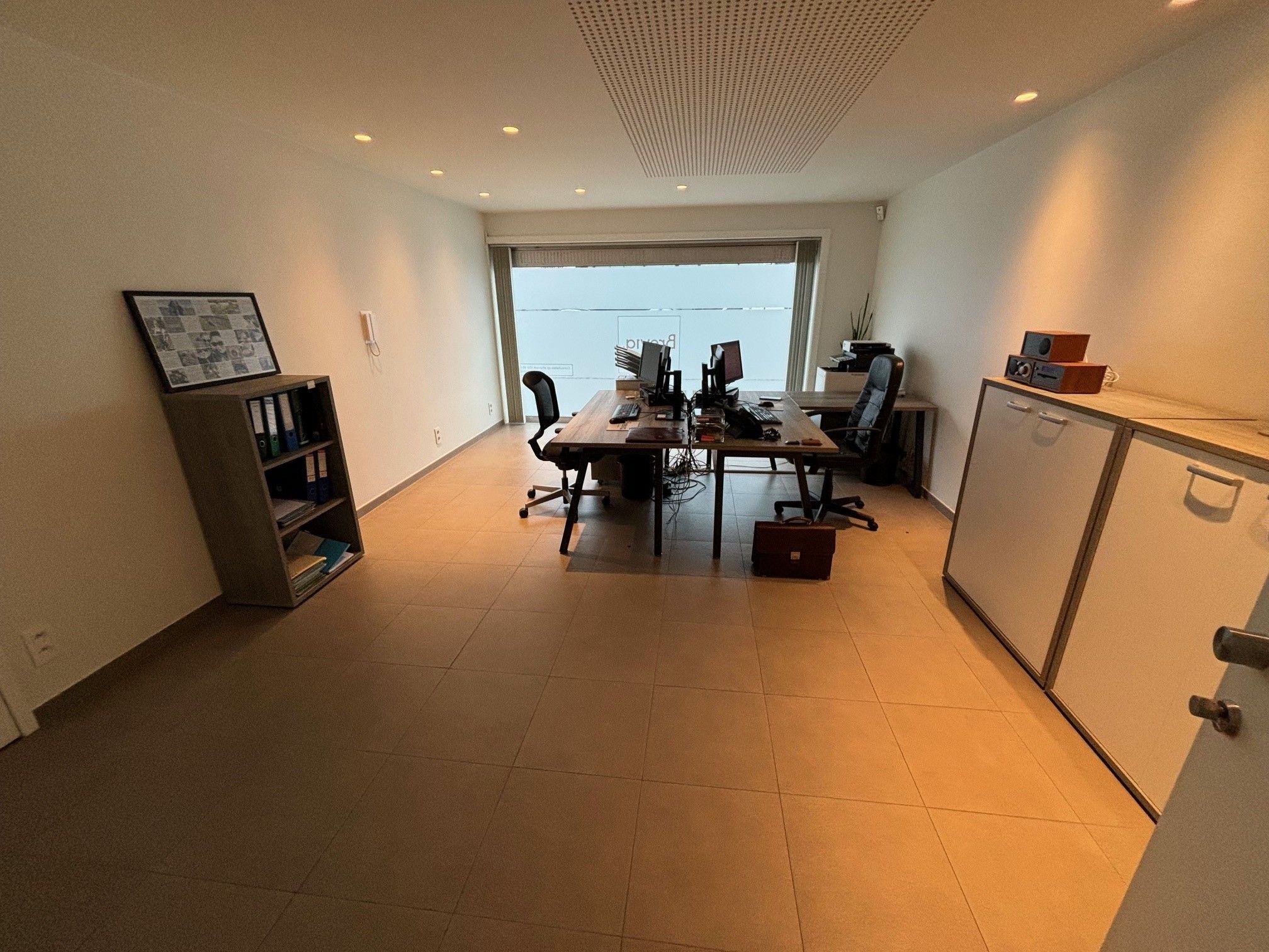 Commercieel pand te koop in de Koninginnelaan te Oostende. - foto 2