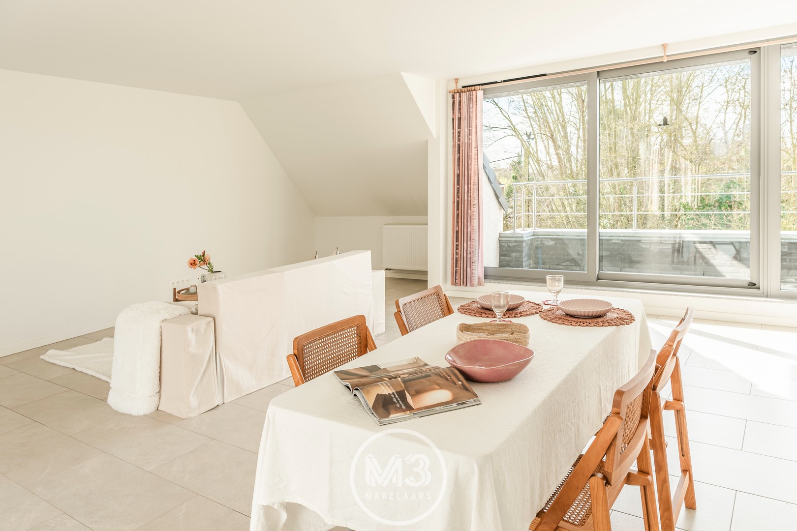 Ruim appartement met 2 slaapkamers, terrassen en garage in Blaasveld. - foto 3