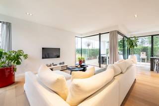 Recente moderne villa aan de rand van Knokke – energiezuinig, stijlvol en instapklaarOntdek deze recente en uiterst moderne villa, gelegen aan de...