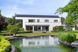 Aan de Diestersteenweg 188 in Nieuwerkerken vinden we deze uitzonderlijke villa, een oase van rust en ruimte op een prachtig perceel met...