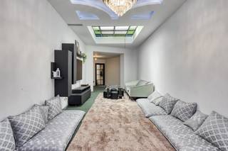 On Walle, in the center of Kortrijk, we find this ready-to-move-in house for sale with 3 bedrooms. With its location near the city and the major access roads. The bright living room, the spacious rooms and the sunny city garden are just a few of the many advantages. LAYOUT: Ground floor: - entrance hall with connection to the first bathroom - bathroom with walk-in shower and toilet - bright living space - recently renovated kitchen with all appliances - nice city garden First floor:- second bathroom with shower, toilet, washing machine connection, double sink - spacious bedroom Second floor:- spacious bedroom with stairs to the attic -third bedroom Details: - compliant electricity! - free parking - close to roads and sports facilities Would you like more information about this property or would you like a site visit? Contact Alissia Dewitte (0472 18 64 21 - alissia.dewitte@dewaele.com)