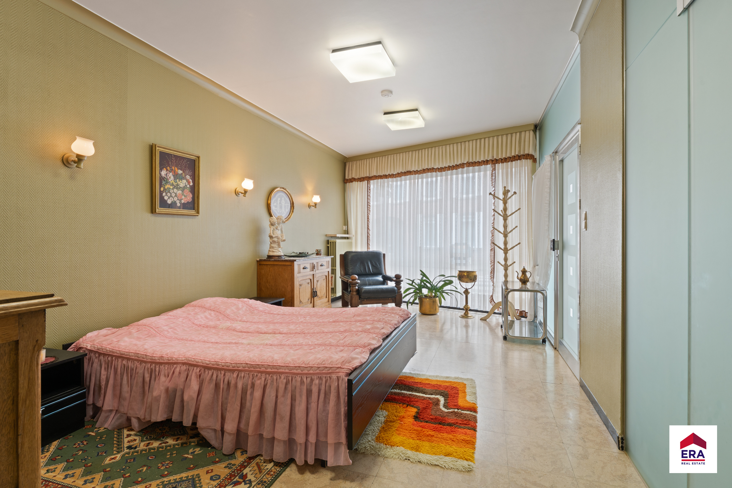 Verzorgde en bijzonder ruime gezinswoning met 4 slaapkamers! - foto 5