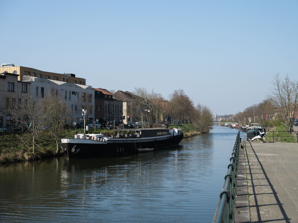Opbrengsteigendom bestaande uit 18 studentenkamers en twee autostaanplaatsen gelegen aan de Bargiekaai - photo 2