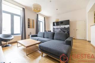 1000 BRUXELLES (rue de Livourne 22) Idéalement situé proche place du Châtelain, de la place Stéphanie et de l'avenue Louise - à proximité de toutes les facilités telles que commerces de proximités, cinéma, restaurant ainsi que de tous les transports en commun (tram - métro - bus), de la petite ceinture, du ring de Bruxelles ainsi que des entrées d'autoroutes. Se situe ce superbe appartement meublé composé d'un séjour, cuisine full équipée, chambre, 1 salle de bain avec wc.  Provision de charges tout compris : 150 € (commun, chauffage, eau froide et chaude) BAIL 3 ans minimum.   ** Infos visite** avec Louis MEERT 0477 57 98 87 ou LMEERT@TREVI.BE