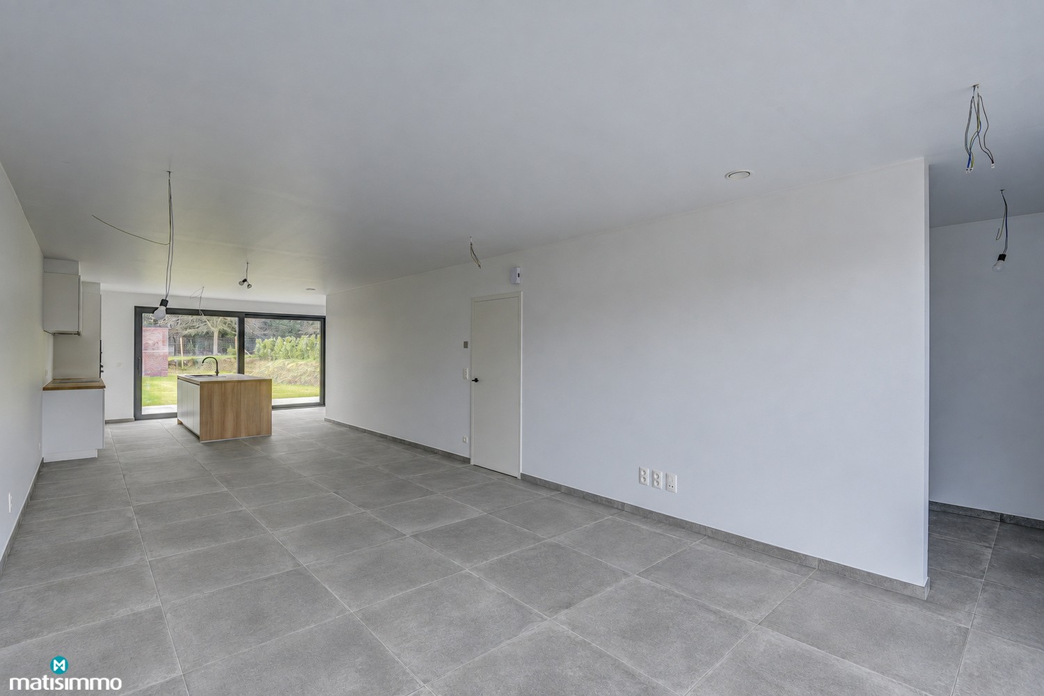 VOLLEDIG AFGEWERKTE EN GESCHILDERDE NIEUWBOUWWONING (EPB E10) MET 3 SLAAPKAMERS, 2 BADKAMERS, 2 GARAGES, KELDER EN AANGELEGDE TUIN IN WERM - foto 5