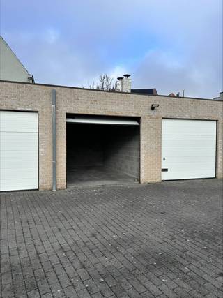 Res: FleurGelegen in de Kragendijk in Knokke bieden we deze ruime en vlot toegankelijke gesloten garagebox te huur aan. Ideaal voor wie een veilige...
