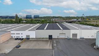 Deze uitzonderlijk gelegen bedrijfsruimte, met de mogelijkheid om kantoren in te richten, heeft een totale oppervlakte van 3.664 m² en biedt...