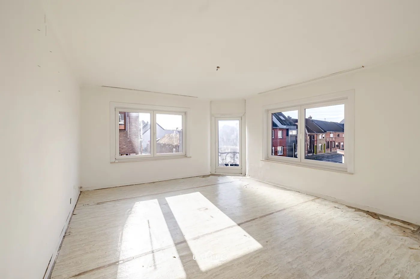 Enorme renovatiewoning met 4 slaapkamers en garage - foto 3