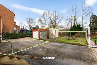 This to be renovated property is located in Boom, in the quiet and residential district of Hoek-Bosstraat. <br />The neighborhood is known for its pleasant living character with a mix of homes and local businesses, and offers a good balance between peace and accessibility. <br />Furthermore, the property is located near the recreational area of De Schorre, where you can perfectly combine sports and relaxation.<br /><br />The ground floor of the property features an entrance hall, a dining area, and a kitchen. <br />On the first floor, there are two bedrooms. <br />In addition, there is a particularly spacious basement that extends under the entire property, offering numerous possibilities for storage, among other things.<br /><br />At the back of the property, you can enjoy a garden where it is pleasant to stay. <br />An additional plus is the presence of a garage!<br /><br />This property offers an excellent opportunity for those looking for a renovation project with potential, located in a quiet neighborhood with easy connections to the center of Boom and surrounding municipalities.<br /><br />For more information, or a visit on site?<br />Contact Gino Haeck<br />0491/10.27.33<br />gino@mondovastgoed.be