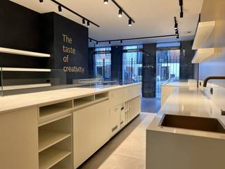 Si vous souhaitez planifier une visite, veuillez en faire la demande via www.hillewaere.be en cliquant sur le bouton rouge.Local commercial très bien...