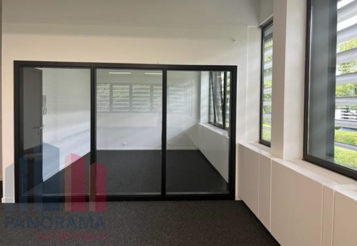 255 m² office space near the E40, R22 and A210 - photo 3