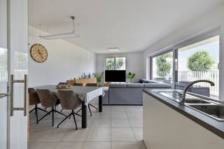 Nieuwbouwappartement met groen zicht op toplocatie in Aalter. Dit nieuwbouwappartement is gelegen op de gelijkvloerse verdieping van Residentie...