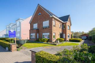 Te renoveren karaktervolle burgerwoning op ruim, zuidgericht perceel met oprit en garagesSTARTPRIJS : Elk bod boven deze startprijs wordt aan...