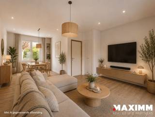 <p><strong>Welkom in dit charmante woonhuis gelegen in het hart van Eeklo</strong></p><p>Dit aantrekkelijke pand biedt een perfecte combinatie van klassieke uitstraling en moderne comfort. </p><p><strong>Indeling en ruimtes:</strong> Het pand telt twee ruime slaapkamers, ideaal voor gezinnen of als werkruimte. De woning beschikt over een praktische badkamer.</p><p><strong>Architecturaal ontwerp:</strong> Het huis presenteert zich met een moderne voorkant in wit stucwerk. De zorgvuldig geplaatste ramen zorgen voor optimale lichtinval en een aangename leefomgeving.</p><p><strong>Ligging:</strong> Gelegen in Eeklo, een levendige stad met uitstekende bereikbaarheid, winkels, scholen en lokale voorzieningen op loopafstand. De centrale ligging maakt dit een ideale plek voor wie graag in het hart van de stad wil wonen.</p><p><strong>Voordelen:</strong> Dit huis biedt een sterk fundament voor een nieuw begin. Met zijn compacte schaal en centrale ligging is het een uitstekende keuze voor starters, investeerders of degenen die zoeken naar een onderhoudsvriendelijk eigendom in een gezellige buurt.</p><p><span><span>Bij interesse mag u mailen naar Info@maximm.be en telefonisch contact opnemen met Bert op het nummer 0496/33.24.56. </span></span></p>