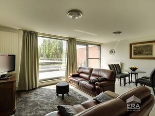 Goed gelegen, ruim appartement met zonnig terras met open zicht op de Demer. Op wandelafstand van het treinstation en centrum van Aarschot...