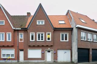 Op zoek naar een ruime en instapklare woning met mogelijkheden? Deze vernieuwde woonst in Hamme bestaat uit twee woonentiteiten en is perfect...
