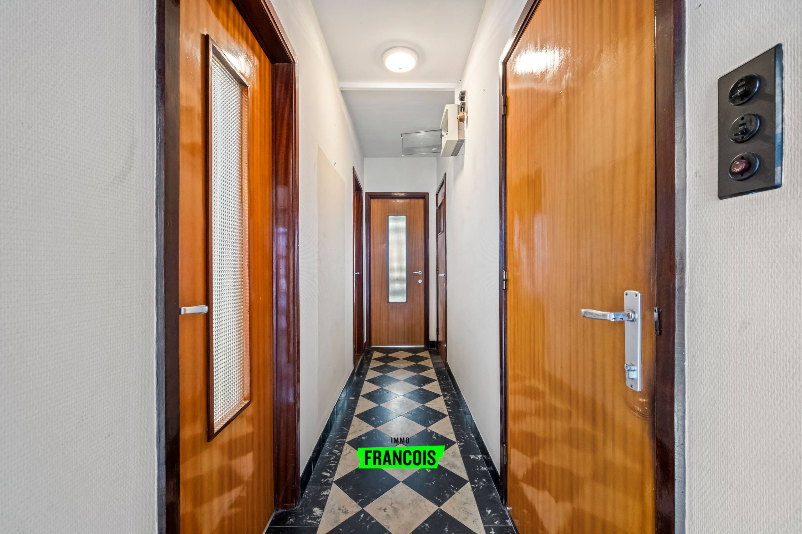 Te renoveren appartement op een gunstige locatie te Bredene! - foto 4