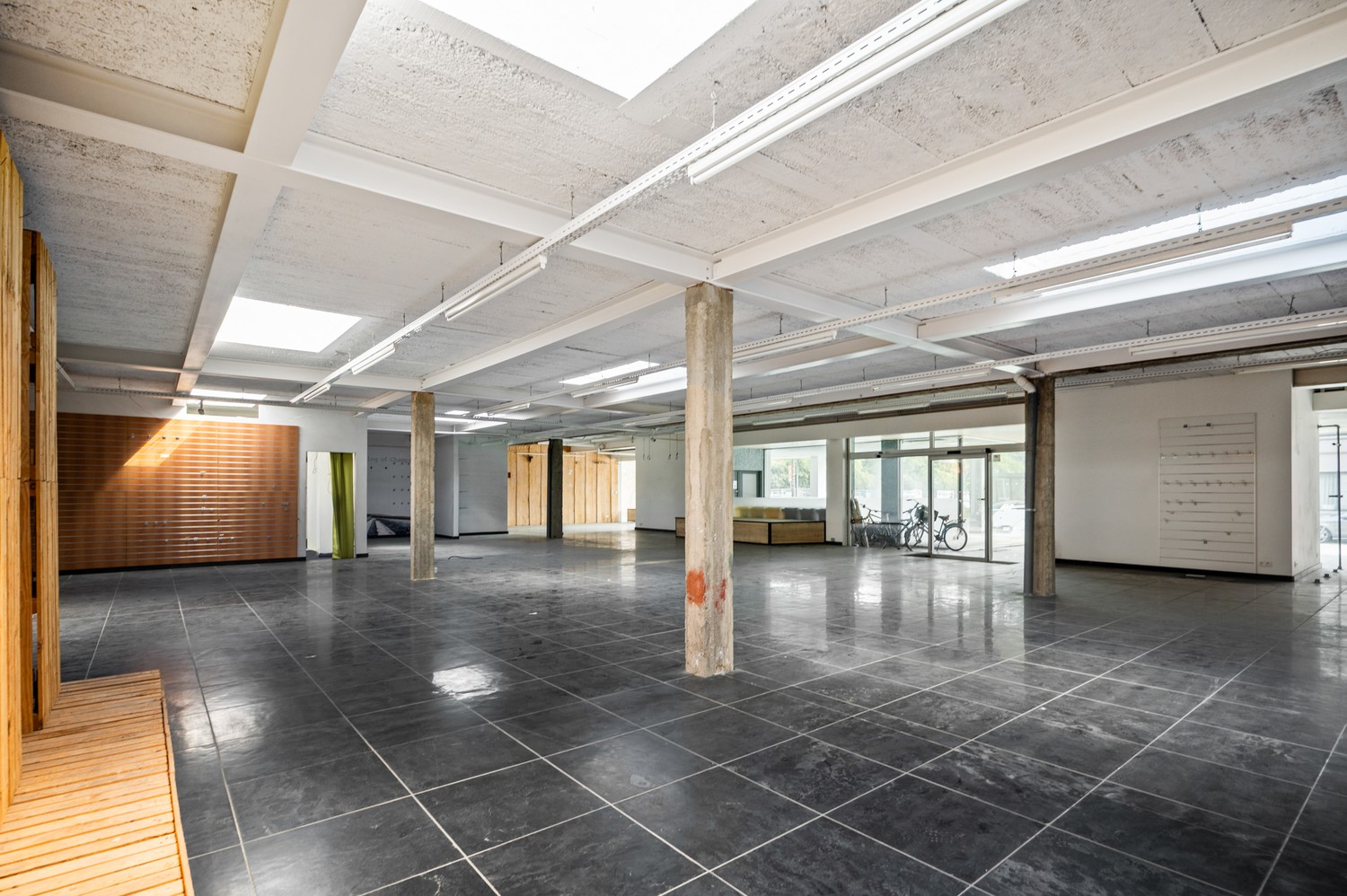Ruim handelspand van 458 m² met woonst, garage en tuin te Duffel - foto 4