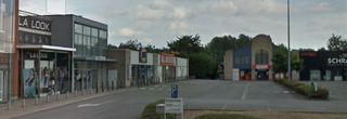 Handelseigendom te koop, gelegen op een baanlocatie in Zandhoven op een perceel van ca. 327 m² met veel passage en een grote voorgelegen...