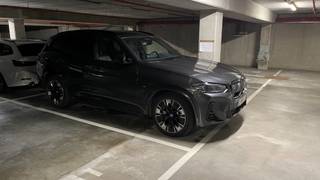 gelegen op het eilandje in de ondergrondse parkings van de westkaai parkingplaats te koop onder de toren 2 van de Westkaai : één staanplaats prijs 30.000 €
gelegen op -2 nr 60 plaats is momenteel verhuurd