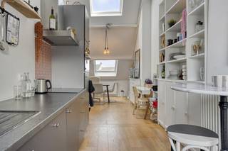Dit éénslaapkamerappartement van ca 50 m² te koop is gelegen te Antwerpen Zuid, een bruisende buurt met tal van restaurants, cafés en winkels in...