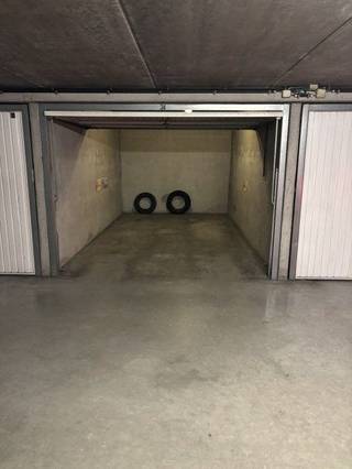 ondergrondse private garagebox, mijnplein Oostende, beveiligd, altijd bereikbaar via aparte ingang, ook bij volzette centrumparkings in Oostende.<br />onmiddellijk vrij , niet verhuurd