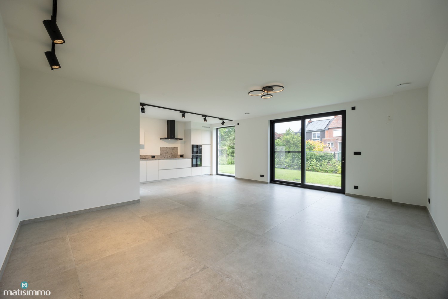 HOOGWAARDIG AFGEWERKTE NIEUWBOUWWONING MET DRIE SLAAPKAMERS EN TUIN (INCLUSIEF TUINONDERHOUD) TE RIEMST - foto 4
