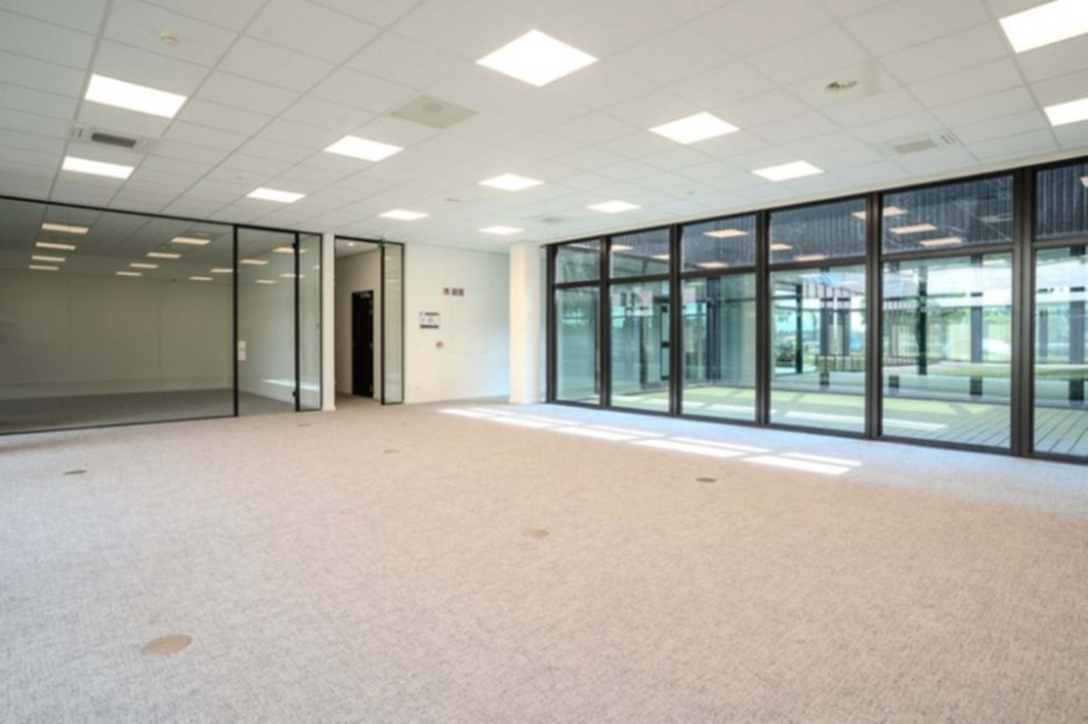 Commercial à louer à Beveren-Kruibeke-Zwijndrecht - photo 1