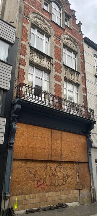 <p><span>                Te KOOP BLANKENBERGE</span></p><p><span>Authentieke gevel met vergunning voor 2 duplexen en 1 studio.</span></p><p><span>Een deel van de werken zijn reeds uitgevoerd.</span></p><p><span>voor meer info Bel 050/41.55.50</span></p><p><span> </span></p>