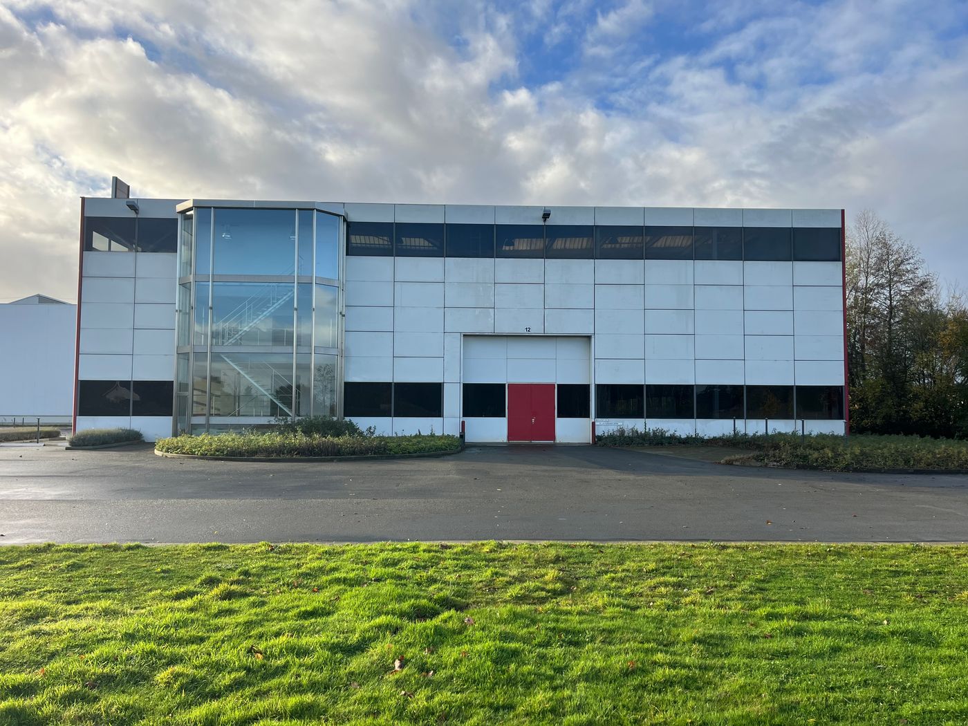 Bedrijfsgebouw met rolbruggen en ruim buitenterrein in Wetteren - photo 4