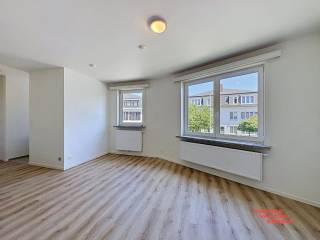 Dit prachtige appartement gelegen in Assebroek biedt een ideaal wooncomfort met één slaapkamer en een ruime badkamer.Alsook is er een berging...