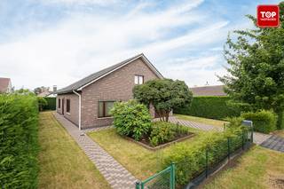 Welkom in deze charmante, alleenstaande villa gelegen op een perceel van maar liefst 610 m², in het rustige Lovendegem. Deze woning biedt de...