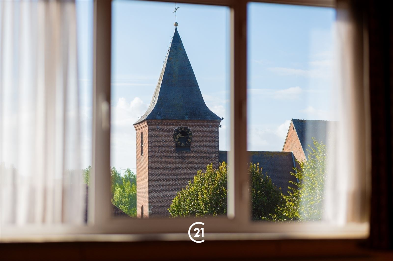 Uitzonderlijk renovatieproject met authentieke kapel! - foto 4