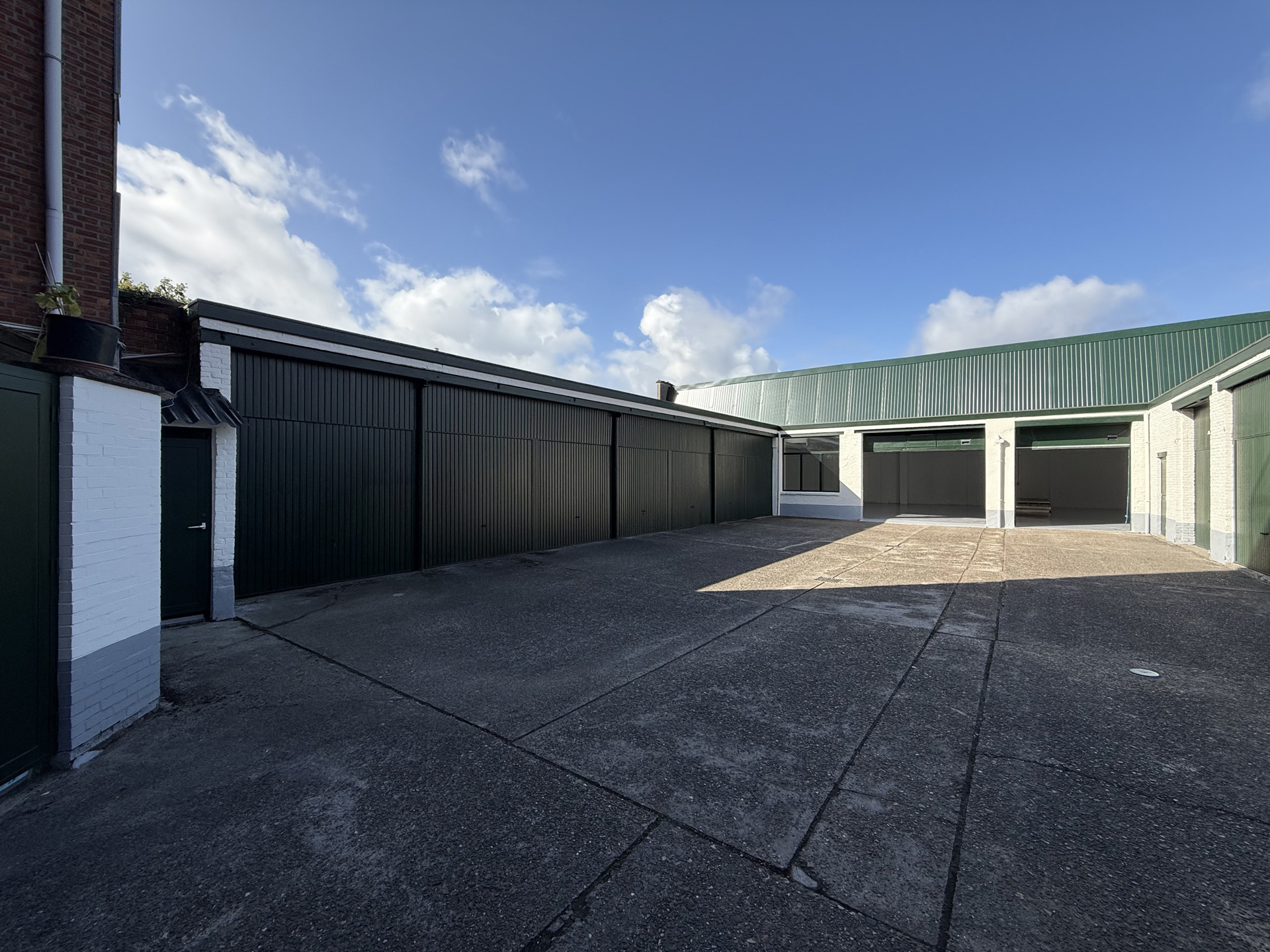 Verschillende garages en overdekte staanplaatsen te huur!  - foto 1