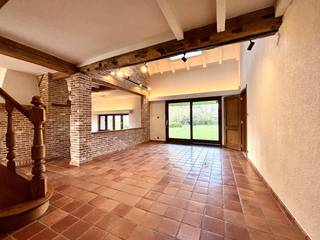 Bent u op zoek naar een bijzonder ruime, comfortabele en instapklare woning die alle troeven biedt voor aangenaam en zorgeloos wonen? Deze...