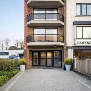 Deze handelsruimte van +/- 120 m² is uitstekend gelegen aan de levendige Bredabaan, een commerciële topligging met een constante passage en...