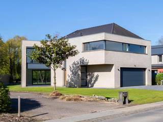 Deze moderne instapklare en energiezuinige villa combineert een strakke architectuur met uitzonderlijk veel licht, ruimte en wooncomfort. Bij...