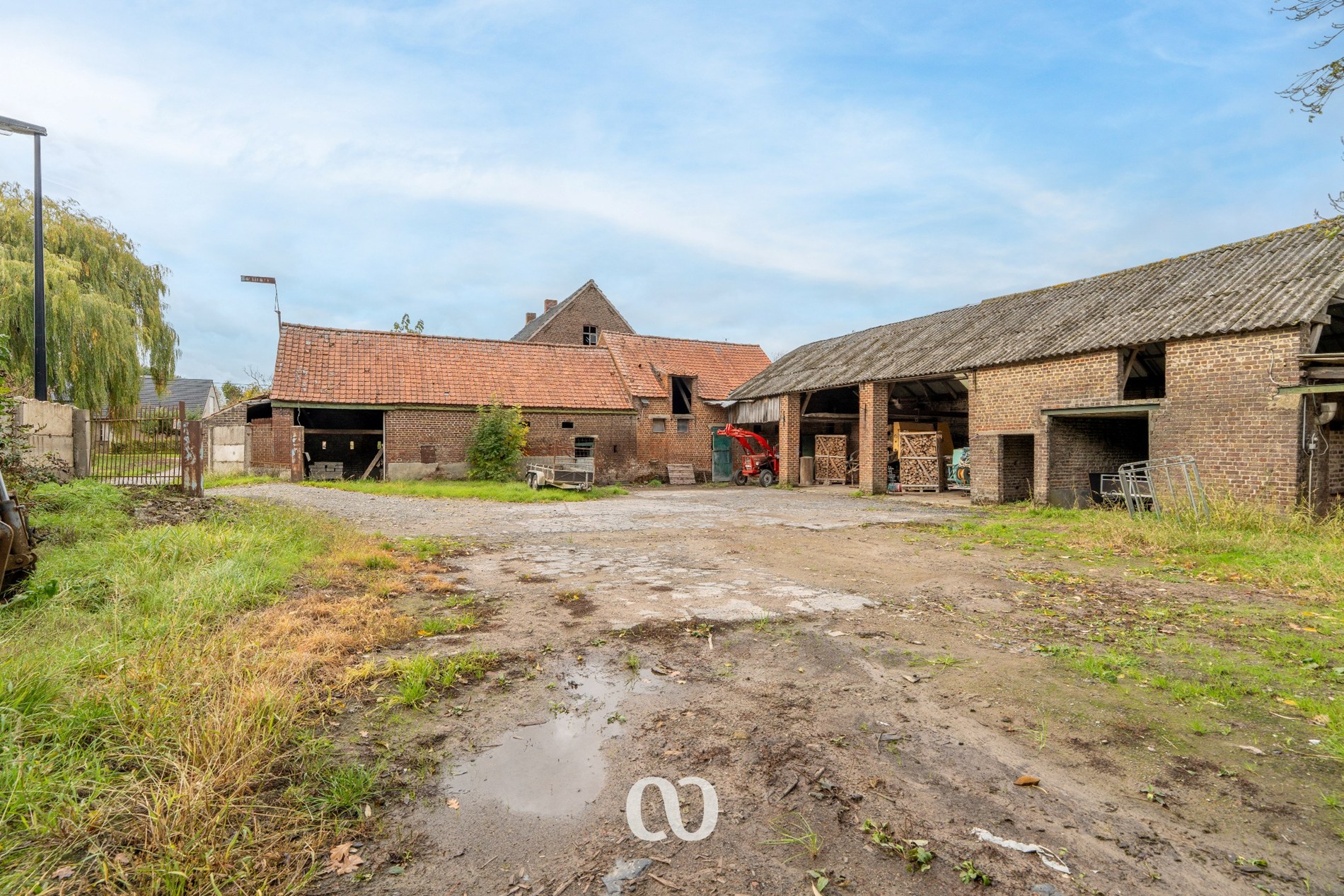 Beautifully located building plot suitable for 1 or 2 detached houses - photo 4