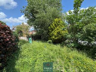 SOUS OPTION Dans une jolie rue au calme proche du centre ville et de la gare, belle maison 3 façades rénovée offrant 3 chambres et un beau...