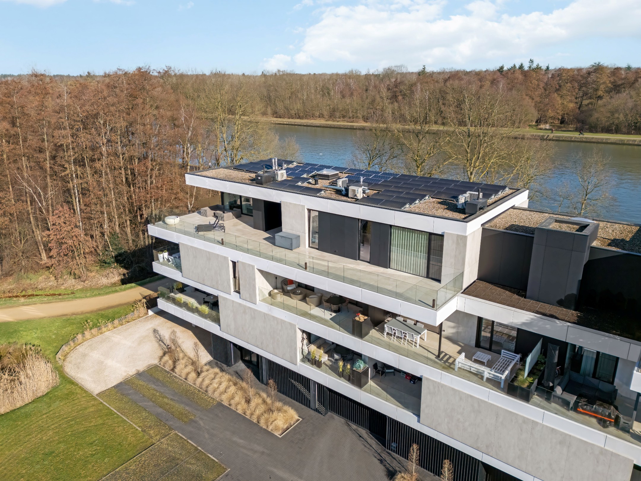 Exclusief wonen op topniveau – Luxe penthouse met panoramisch kanaalzicht te Hasselt. - foto 4