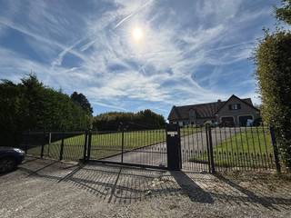 Villa unique à louer à Meise.Vous aimez le calme et l'espace ? Alors cette villa est faite pour vous.Située dans une rue calme et entourée de...