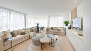 Schitterend hoekappartement, ideaal gelegen in het bruisende centrum van Knokke.Dit appartement bevindt zich op de tweede verdieping en profiteert...
