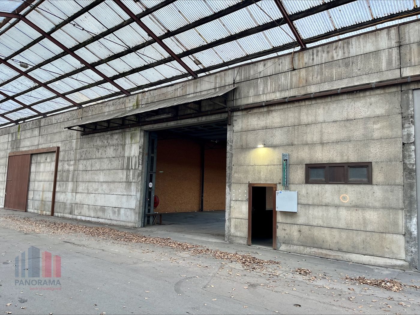 ESPACE DE STOCKAGE DE 673 m² AVEC PORTE SECTIONNELLE À PROXIMITÉ DE L'E313 - photo 3