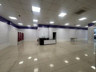 Commercial property of approximately 220m² for rent in a prime location in Kortrijk. The building is located near the Schouwburgplein and the...