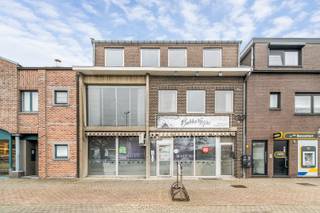 Commercieel uitstekend gelegen handelshuis aan het Lindeplein van Houthalen-Helchteren bestaande uit een handelsgelijkvloers + te renoveren...