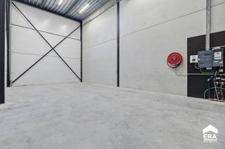 TE HUUR: magazijn/loods/KMO-unit van 67m², gelegen in een KMO-zone nabij de Brugsesteenweg en op slechts 5 minuten van de oprit E403. Dit...