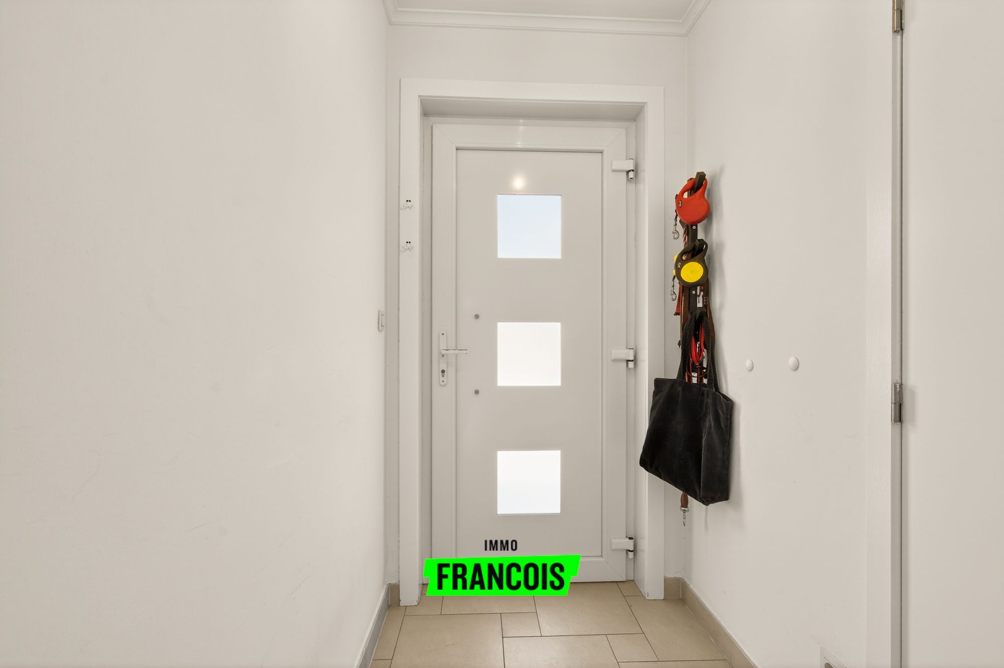 Ruime en volledig instapklare gezinswoning op topligging te Bredene! - foto 4