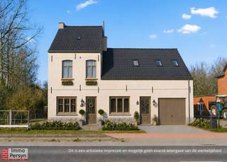 Deze zeer ruime woning, gelegen in het Kempische Herselt, wacht op een nieuwe eigenaar die er weer een warme thuis van wil maken.<br /><br />Het mooie perceel biedt je een solide basis om jouw project te realiseren. Dankzij de authentieke uitstraling, de huidige ruimtes en volumes, en de mogelijkheid om extra leefruimte te creëren op de zolderruimte, kan je hier een prachtwoning creëren.<br /><br /><u><strong>INDELING:</strong></u><br /><strong>Gelijkvloers:</strong> twee woonkamers, salon, keuken, badkamer, berging<br /><strong>1ste verdieping:</strong> 3 slaapkamers en een ruime zolderruimte boven de garages.<br /><strong>Zolder: </strong>ja<br /><strong>Tuin:</strong> met tuinberging <br /><strong>Kelder:</strong> voorraadkelder<br /><br /><br />Ervaar zelf de vele voordelen van deze woning tijdens een persoonlijke rondleiding.<br />Maak vandaag nog je afspraak.<br />Mail naar info@immopersyn.be of bel 013 444 008.