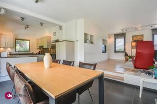 Speelse, vrijstaande woning met 384 m² woonplezier en een ZW-gerichte tuin vol privacy Een perceel van 7a45, volop zon, meerdere terrassen én een...